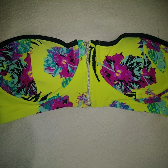 Bikini top - Picture 1 of 3